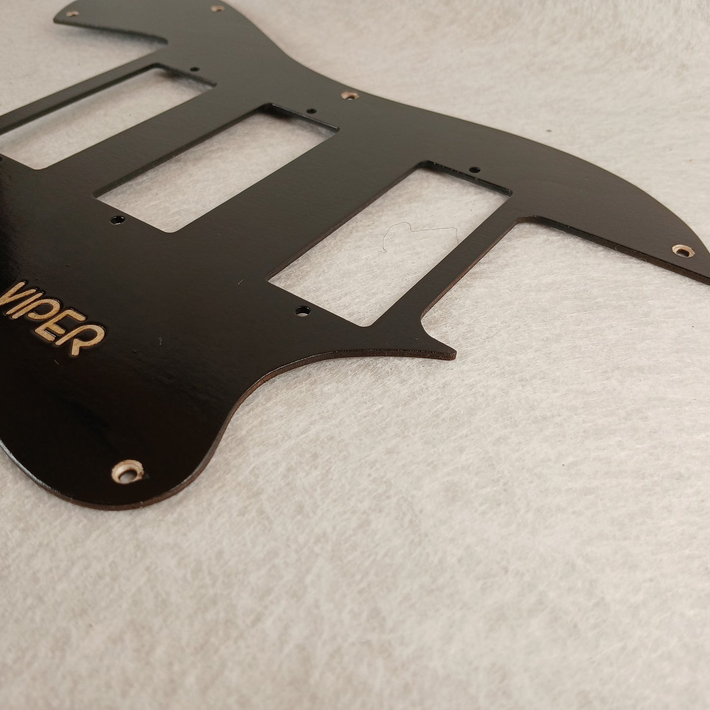 Pickguard Guitare Personnalisé – Bois et Finition au Choix