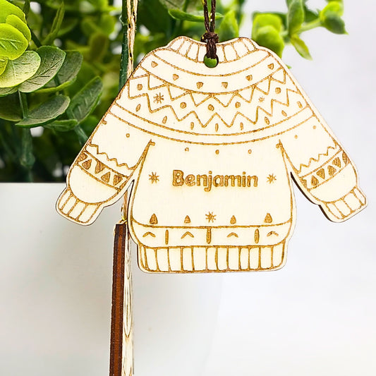 Pull de Noël personnalisé en bois – Décoration unique pour sapin
