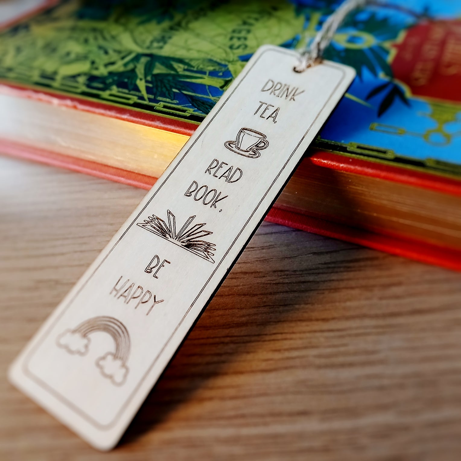 Marque-page artisanal en bois gravé