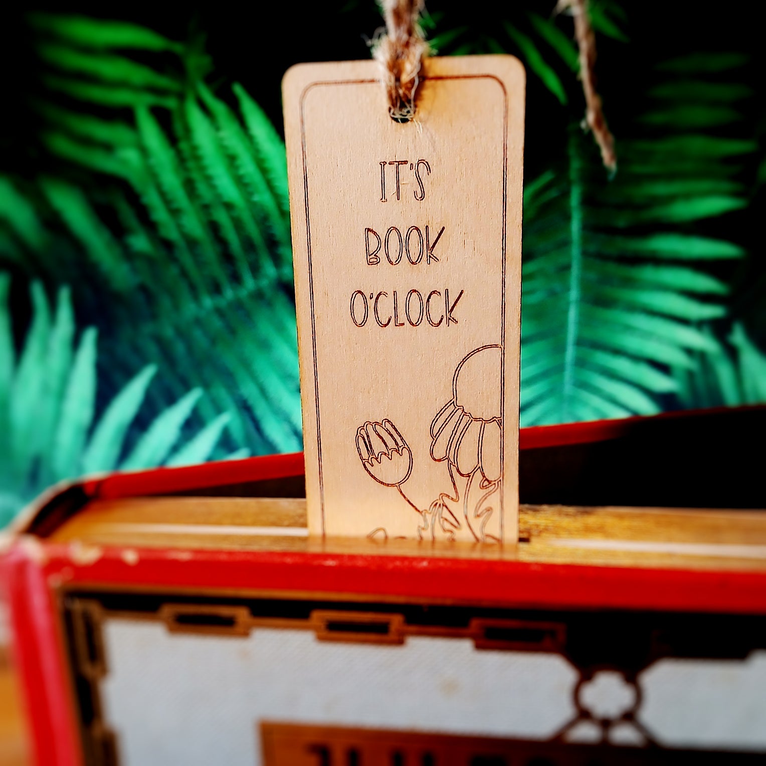 Marque-page artisanal en bois gravé