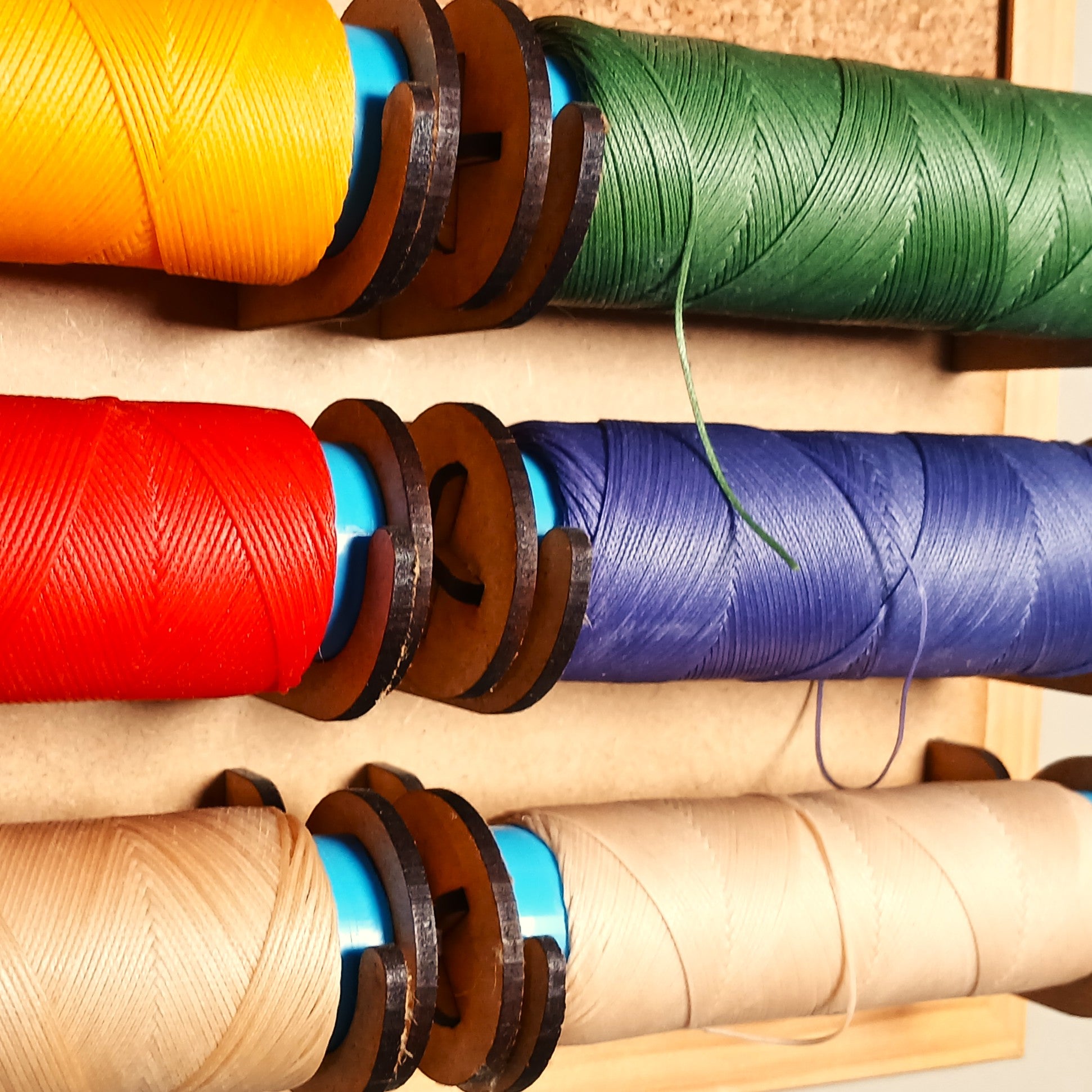 Lanterne artisanale en bois cousu