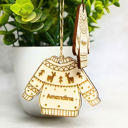 Pull de Noël personnalisé en bois – Décoration unique pour sapin