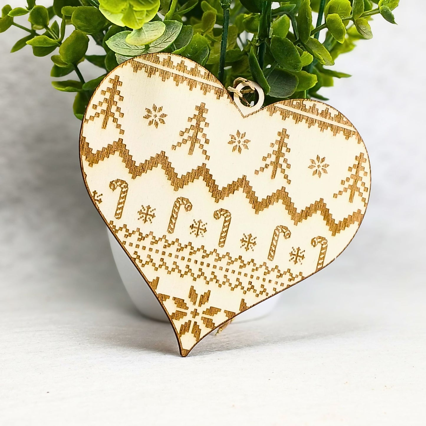 Décoration Noël Effet Tricot en Bois – Collection Artisanale et Personnalisable