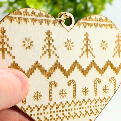 Décoration Noël Effet Tricot en Bois – Collection Artisanale et Personnalisable