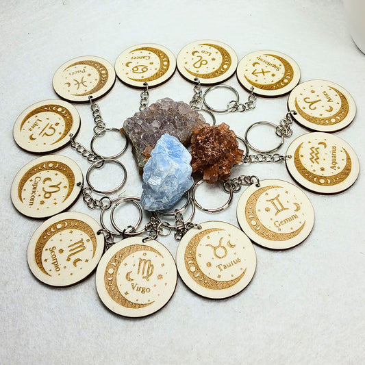 Porte-clés astrologique en bois gravé