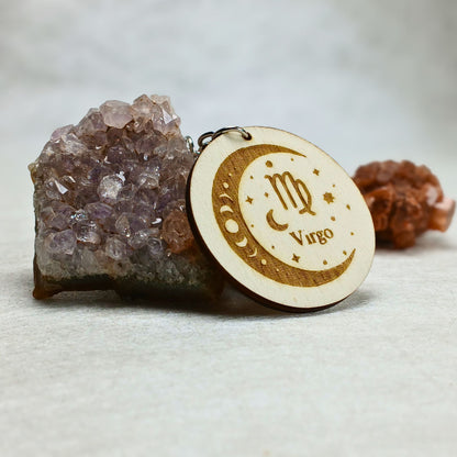 Porte-clés astrologique en bois gravé