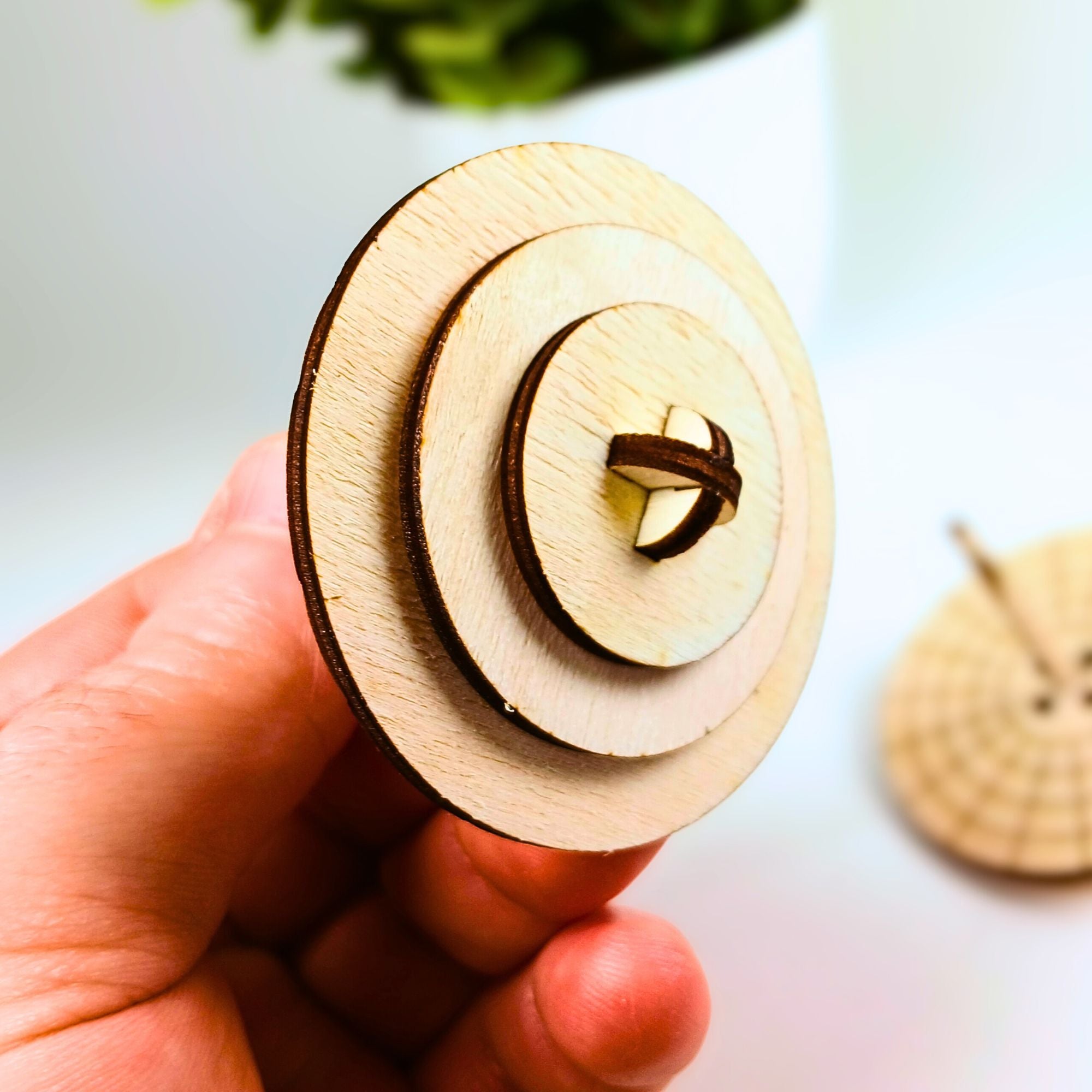 Kit Toupie en bois, à assembler.