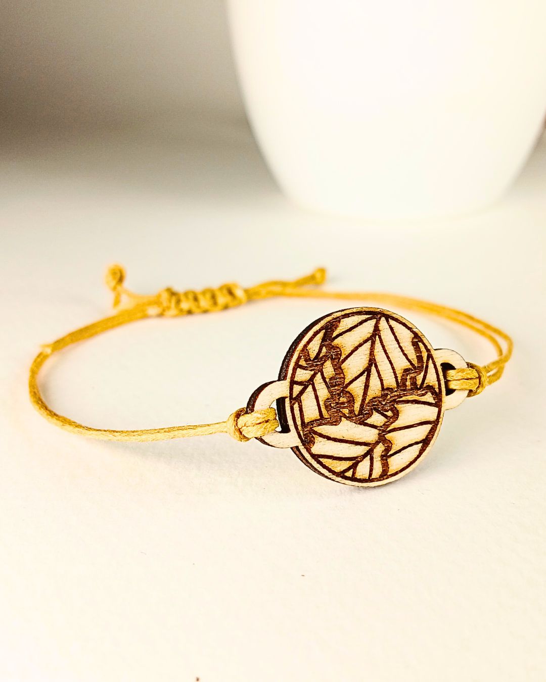Bracelet en bois gravé – Arbre de vie, Fleur de vie & symboles