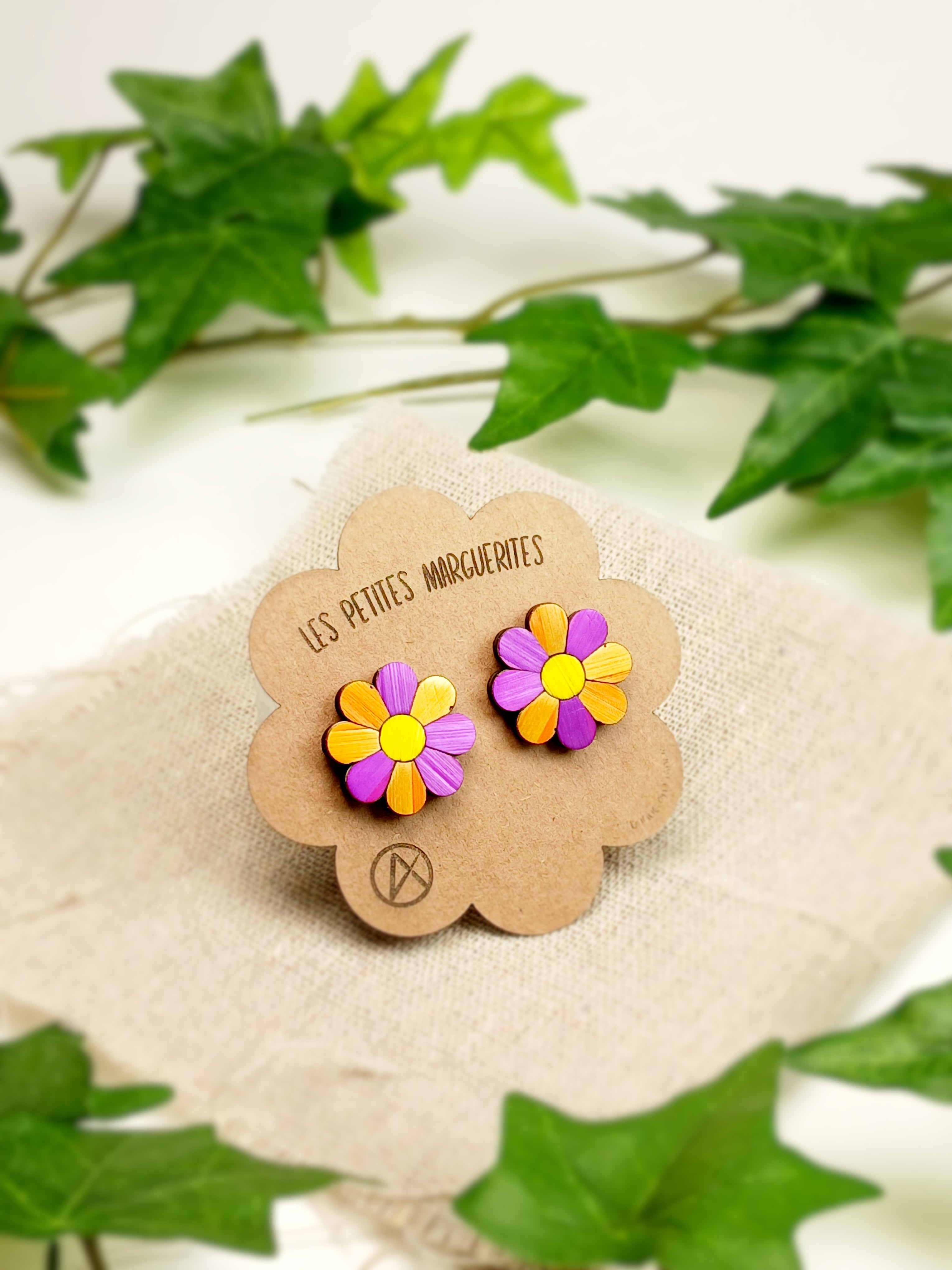 Boucles d’oreilles marguerites – Marqueterie de paille – 2 cm