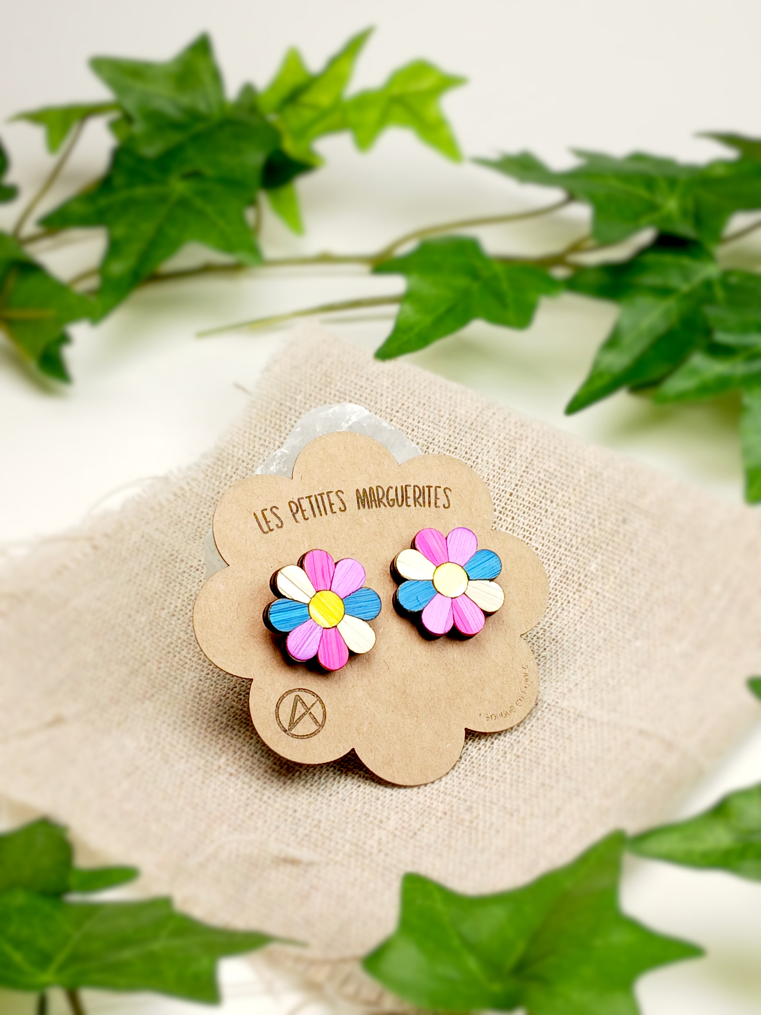 Boucles d’oreilles marguerites – Marqueterie de paille – 2 cm