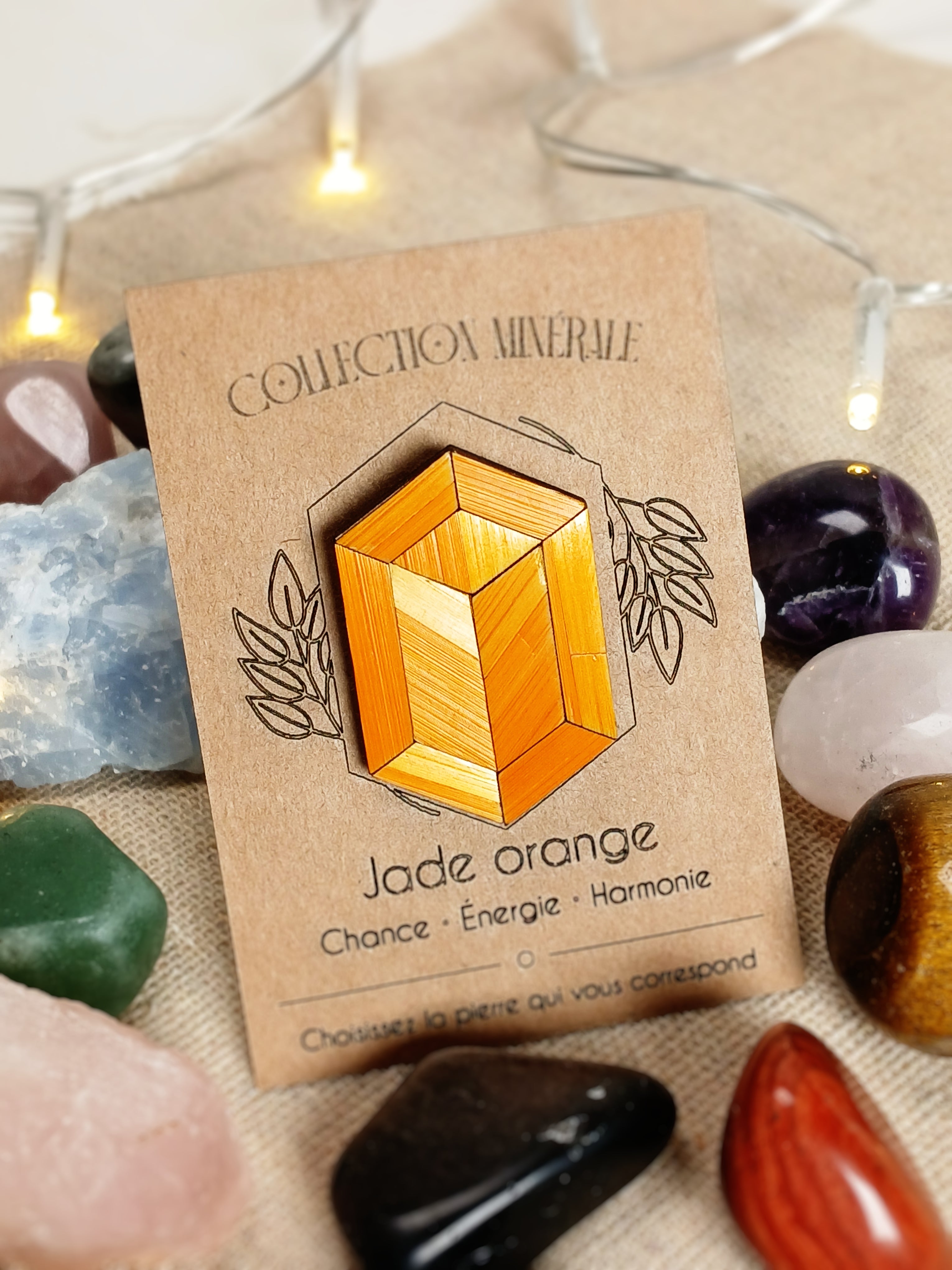 Pin’s Minéral en marqueterie de paille