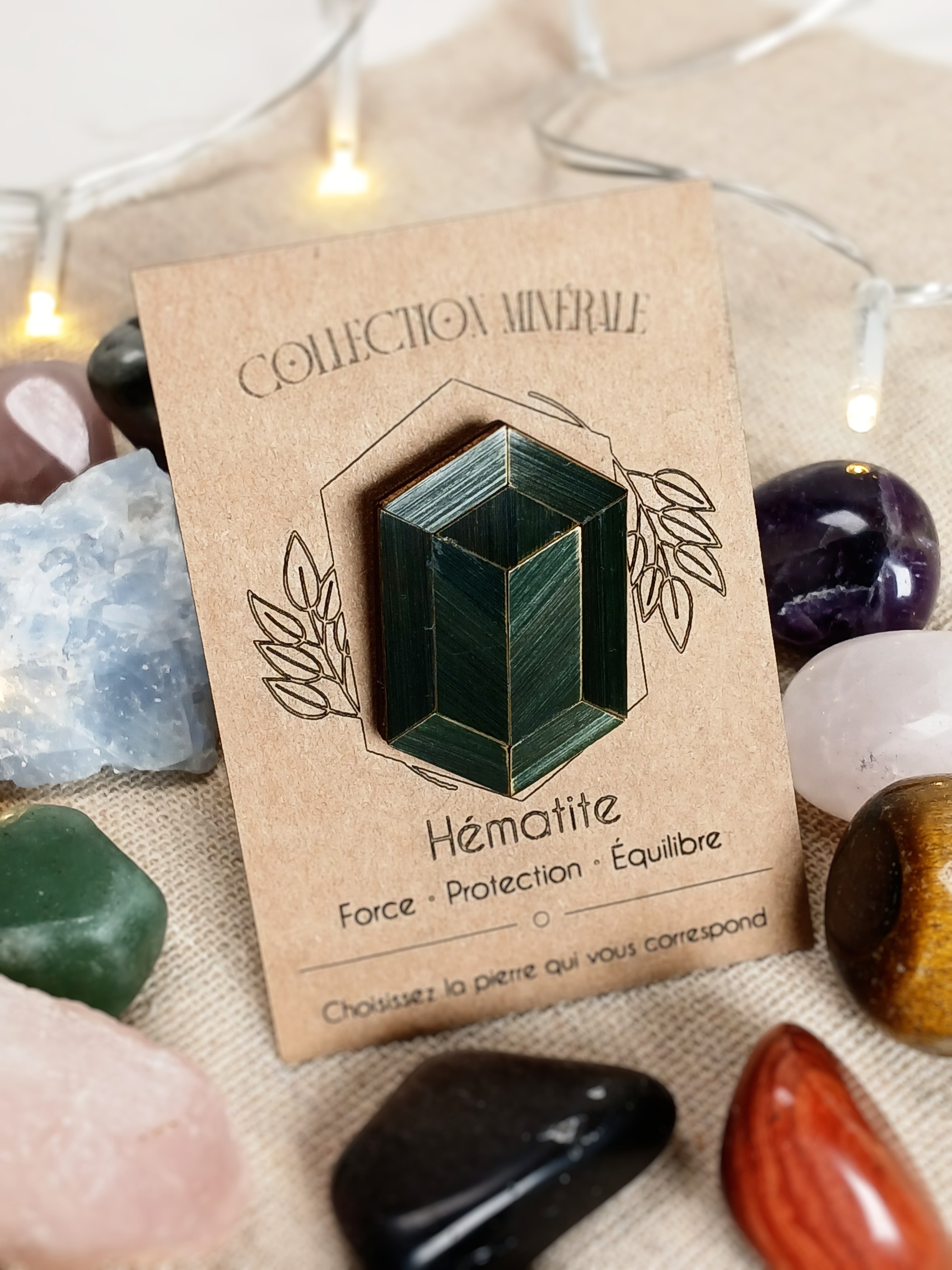 Pin’s Minéral en marqueterie de paille