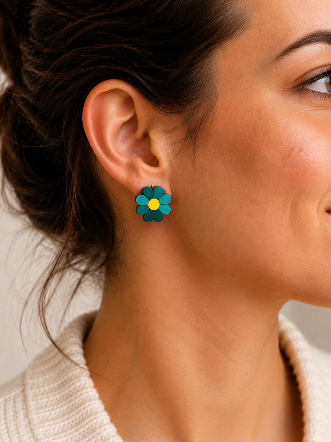 Boucles d’oreilles marguerites – Marqueterie de paille – 2 cm