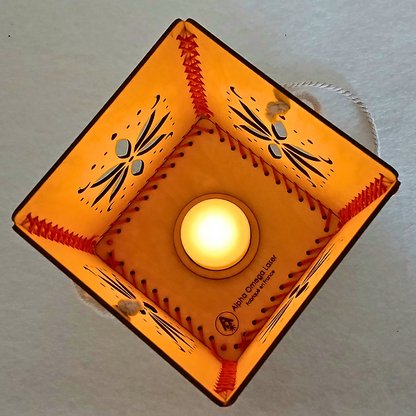 Lanterne artisanale en bois – Motif floral & lunaire