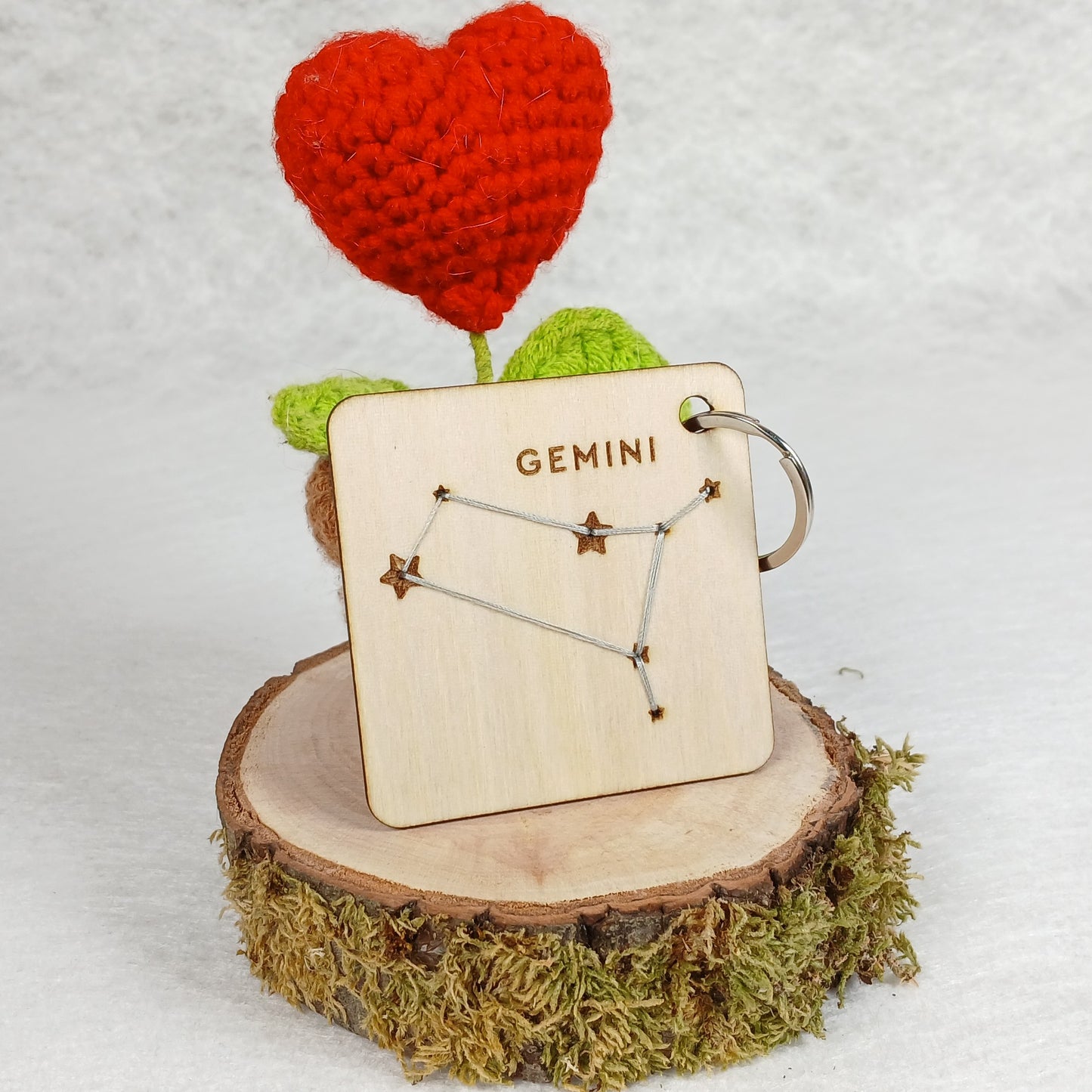 Porte-clés Constellation – Bois gravé & couture main