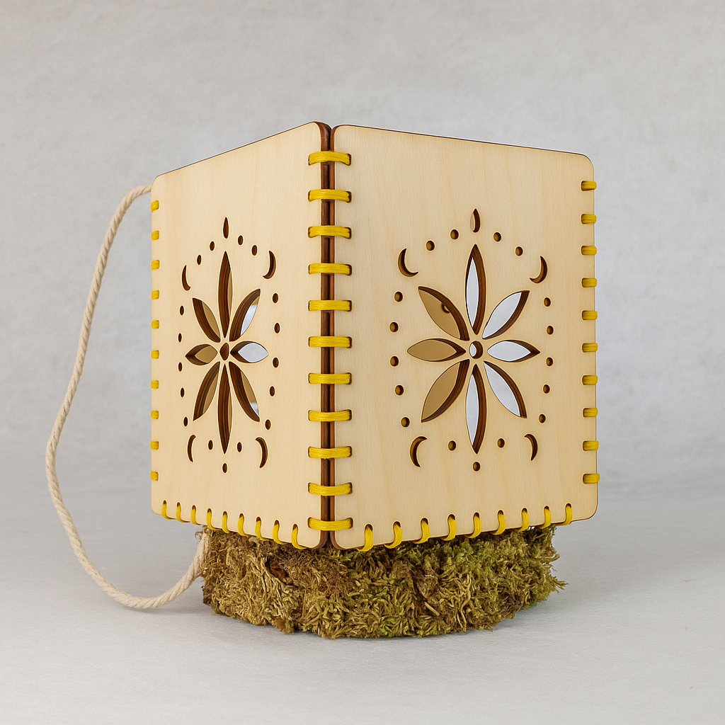 Lanterne artisanale en bois cousu