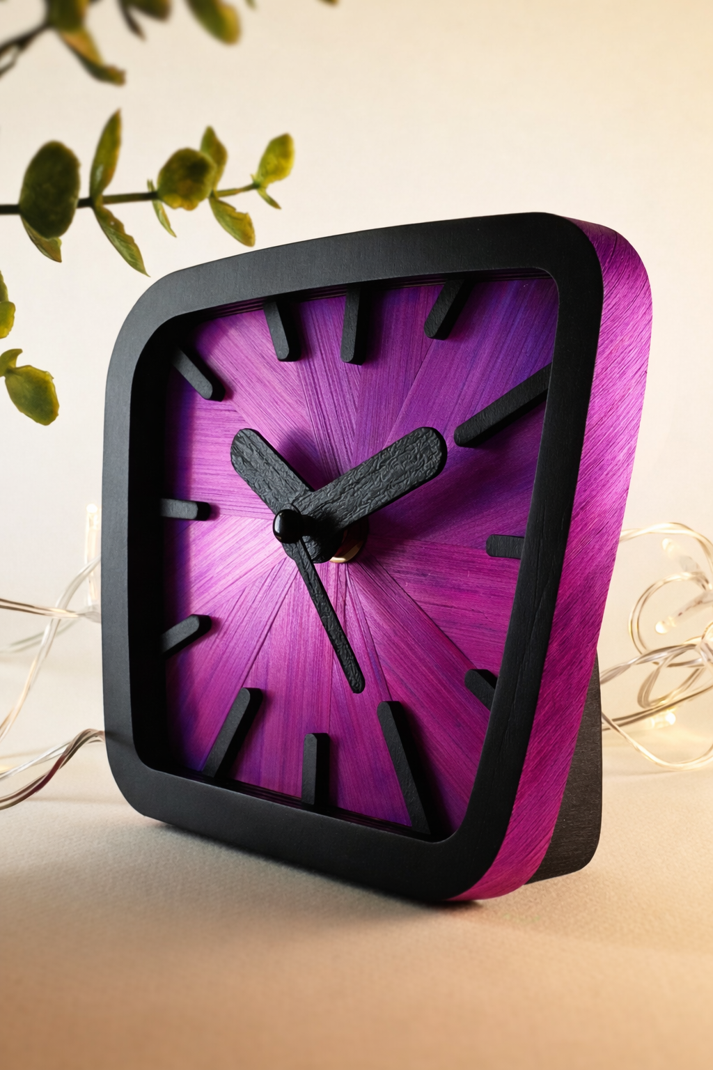 Horloge à poser « Solstice » en bois et marqueterie de paille de seigle